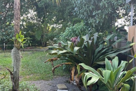 Casa en venta en Hialeah, Florida, 4 dormitorios, 110.18 m2 № 2002564 - foto 8