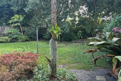 Casa en venta en Hialeah, Florida, 4 dormitorios, 110.18 m2 № 2002564 - foto 7