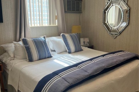 Casa en venta en Hialeah, Florida, 4 dormitorios, 110.18 m2 № 2002564 - foto 21