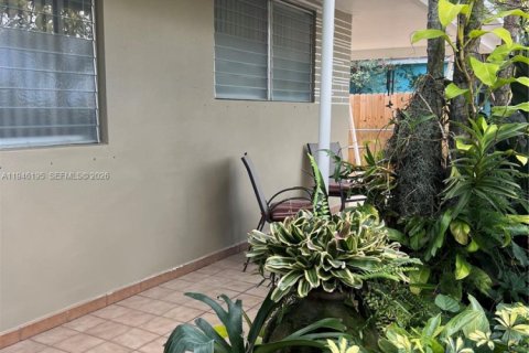 Casa en venta en Hialeah, Florida, 4 dormitorios, 110.18 m2 № 2002564 - foto 4