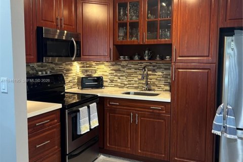 Casa en venta en Hialeah, Florida, 4 dormitorios, 110.18 m2 № 2002564 - foto 15