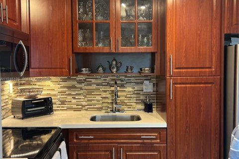 Casa en venta en Hialeah, Florida, 4 dormitorios, 110.18 m2 № 2002564 - foto 14