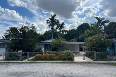 Casa en venta en Hialeah, Florida, 4 dormitorios, 110.18 m2 № 2002564 - foto 30