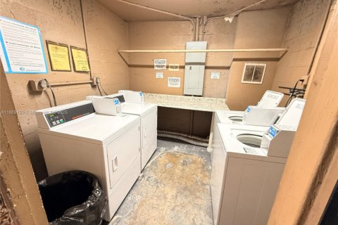 Condominio en venta en Hialeah, Florida, 2 dormitorios, 79.15 m2 № 1941528 - foto 21