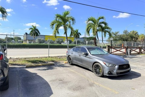 Condominio en venta en Hialeah, Florida, 2 dormitorios, 79.15 m2 № 1941528 - foto 20