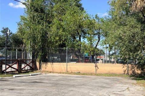 Condominio en venta en Hialeah, Florida, 2 dormitorios, 79.15 m2 № 1941528 - foto 19