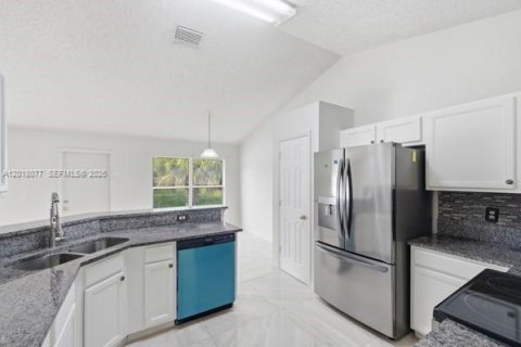 Villa ou maison à vendre à St. Lucie, Floride: 3 chambres, 190.91 m2 № 2084810 - photo 3