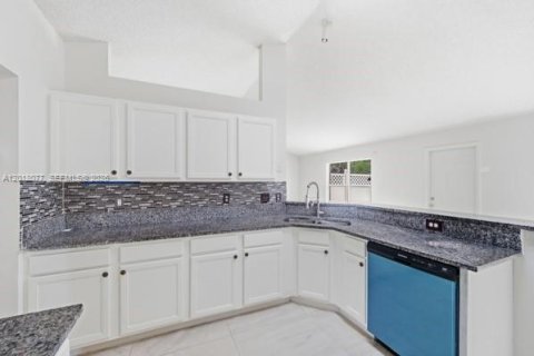 Villa ou maison à vendre à St. Lucie, Floride: 3 chambres, 190.91 m2 № 2084810 - photo 4