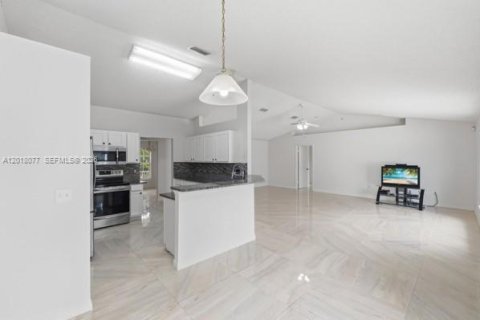 Villa ou maison à vendre à St. Lucie, Floride: 3 chambres, 190.91 m2 № 2084810 - photo 6