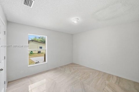 Villa ou maison à vendre à St. Lucie, Floride: 3 chambres, 190.91 m2 № 2084810 - photo 19