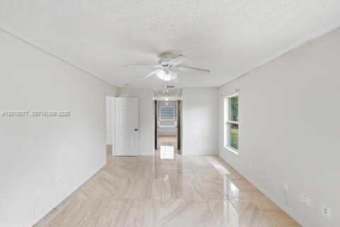 Villa ou maison à vendre à St. Lucie, Floride: 3 chambres, 190.91 m2 № 2084810 - photo 10