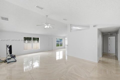 Villa ou maison à vendre à St. Lucie, Floride: 3 chambres, 190.91 m2 № 2084810 - photo 7