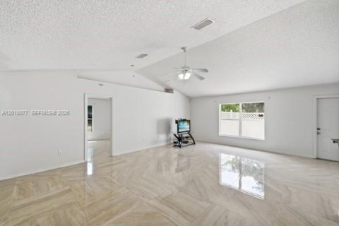 Villa ou maison à vendre à St. Lucie, Floride: 3 chambres, 190.91 m2 № 2084810 - photo 12