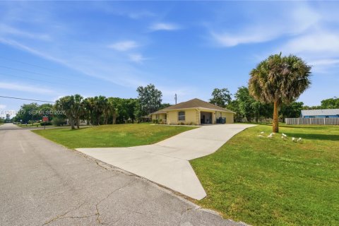Villa ou maison à vendre à St. Lucie, Floride: 3 chambres, 190.91 m2 № 2084810 - photo 25