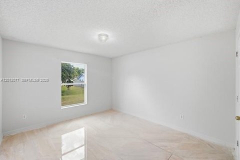 Villa ou maison à vendre à St. Lucie, Floride: 3 chambres, 190.91 m2 № 2084810 - photo 20