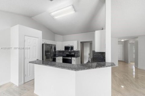 Villa ou maison à vendre à St. Lucie, Floride: 3 chambres, 190.91 m2 № 2084810 - photo 5
