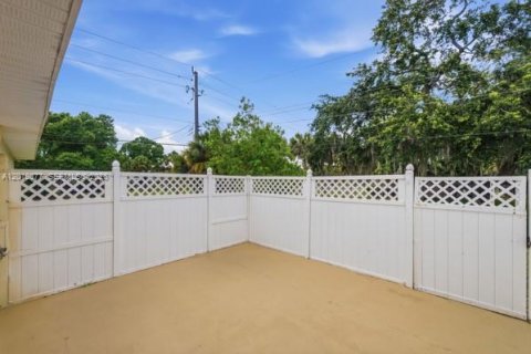 Villa ou maison à vendre à St. Lucie, Floride: 3 chambres, 190.91 m2 № 2084810 - photo 16