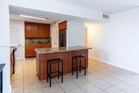 Copropriété à vendre à Miami, Floride: 3 chambres, 141.21 m2 № 1874451 - photo 12