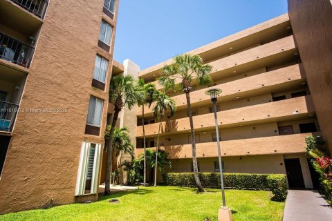 Copropriété à vendre à Miami, Floride: 3 chambres, 141.21 m2 № 1874451 - photo 1