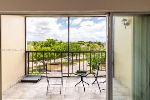 Copropriété à vendre à Miami, Floride: 3 chambres, 141.21 m2 № 1874451 - photo 23