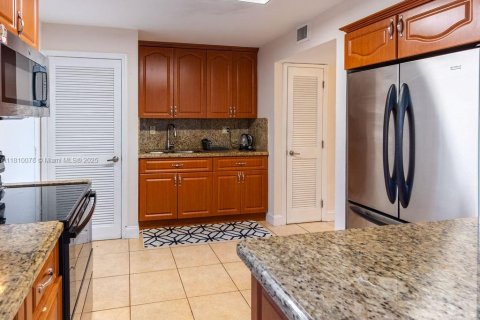 Copropriété à vendre à Miami, Floride: 3 chambres, 141.21 m2 № 1874451 - photo 9