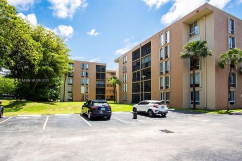 Copropriété à vendre à Miami, Floride: 3 chambres, 141.21 m2 № 1874451 - photo 2