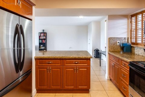 Copropriété à vendre à Miami, Floride: 3 chambres, 141.21 m2 № 1874451 - photo 14
