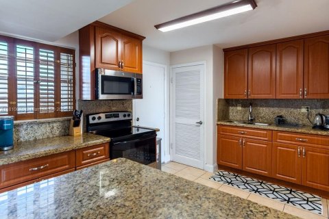 Copropriété à vendre à Miami, Floride: 3 chambres, 141.21 m2 № 1874451 - photo 11