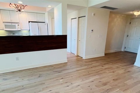 Condo in Sarasota, Florida, 1 bedroom № 2239086 - photo 2