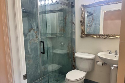 Condo in Sarasota, Florida, 1 bedroom № 2239086 - photo 12