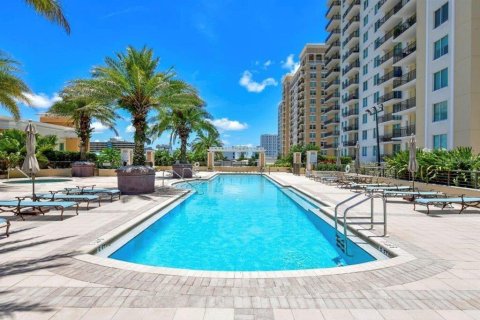 Condo in Sarasota, Florida, 1 bedroom № 2239086 - photo 13