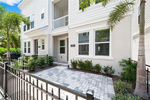 House in Sarasota, Florida 3 bedrooms, 190.54 sq.m. № 1690026 - photo 5