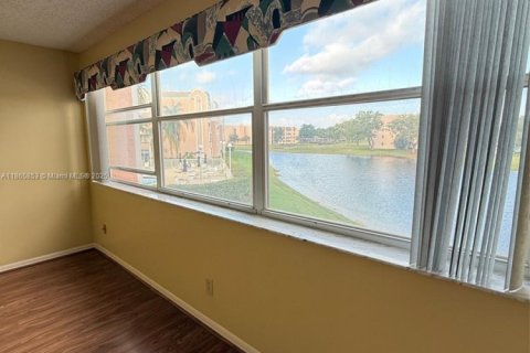 Condo in Sunrise, Florida, 2 bedrooms  № 1982454 - photo 10