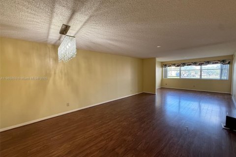 Condo in Sunrise, Florida, 2 bedrooms  № 1982454 - photo 2