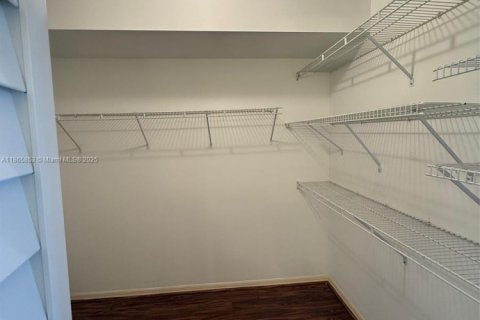 Condo in Sunrise, Florida, 2 bedrooms  № 1982454 - photo 9