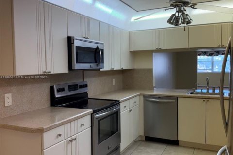 Condo in Sunrise, Florida, 2 bedrooms  № 1982454 - photo 4