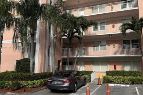 Condo in Sunrise, Florida, 2 bedrooms  № 1982454 - photo 1