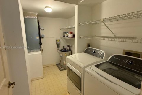 Condo in Sunrise, Florida, 2 bedrooms  № 1982454 - photo 12