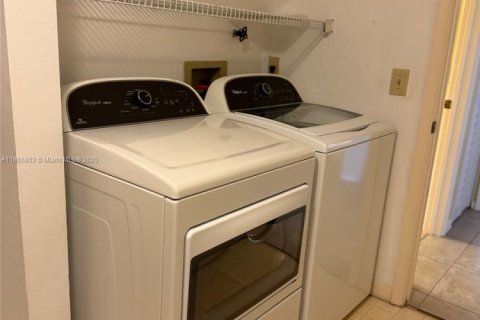 Condo in Sunrise, Florida, 2 bedrooms  № 1982454 - photo 6