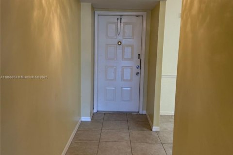 Condo in Sunrise, Florida, 2 bedrooms  № 1982454 - photo 3
