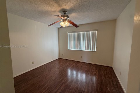 Condo in Sunrise, Florida, 2 bedrooms  № 1982454 - photo 15
