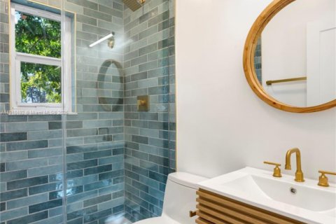 Casa en alquiler en Miami, Florida, 3 dormitorios, 125.7 m2 № 1966550 - foto 14