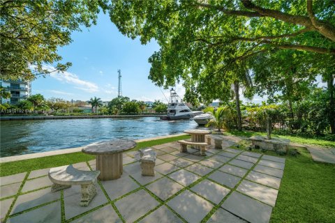 Casa en alquiler en Miami, Florida, 3 dormitorios, 125.7 m2 № 1966550 - foto 27