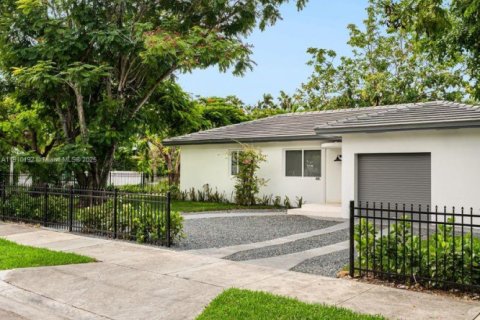 Casa en alquiler en Miami, Florida, 3 dormitorios, 125.7 m2 № 1966550 - foto 30