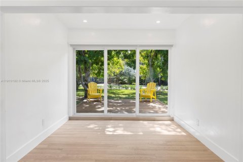 Casa en alquiler en Miami, Florida, 3 dormitorios, 125.7 m2 № 1966550 - foto 8