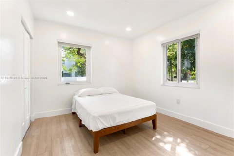 Casa en alquiler en Miami, Florida, 3 dormitorios, 125.7 m2 № 1966550 - foto 16