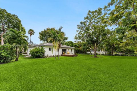 Casa en alquiler en Miami, Florida, 3 dormitorios, 125.7 m2 № 1966550 - foto 2