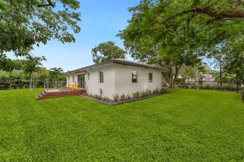 Casa en alquiler en Miami, Florida, 3 dormitorios, 125.7 m2 № 1966550 - foto 6