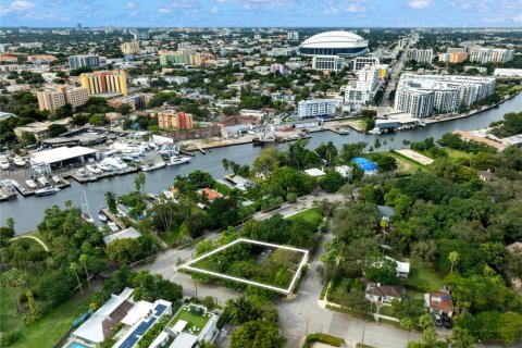 Casa en alquiler en Miami, Florida, 3 dormitorios, 125.7 m2 № 1966550 - foto 4