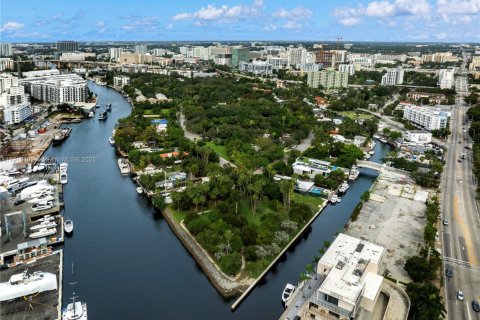 Casa en alquiler en Miami, Florida, 3 dormitorios, 125.7 m2 № 1966550 - foto 23